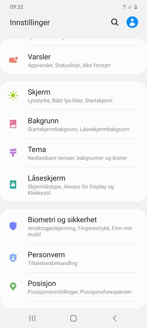 For å aktivere skjermlåsen, gå til Innstillinger-menyen og velg Låseskjerm