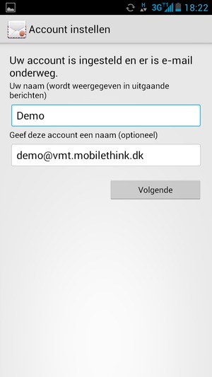 Geef uw account een naam en voer uw naam in. Selecteer Volgende