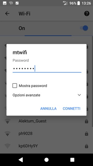 Inserisci la password del Wi-Fi e seleziona CONNETTI