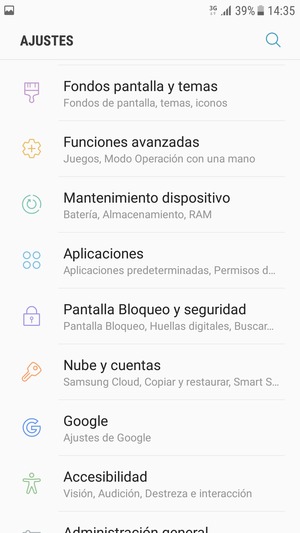 Desplácese y seleccione Nube y cuentas