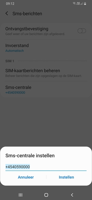 Voer het Sms-centrale nummer in en selecteer Instellen