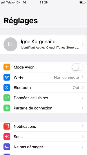 Sélectionnez Identifiant Apple, iCloud, iTunes Store e...