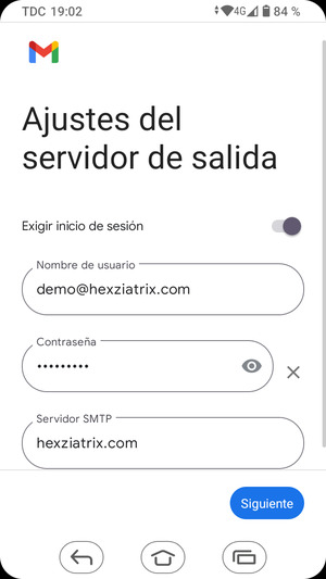 Introduzca la dirección de servidor saliente y seleccione Siguiente