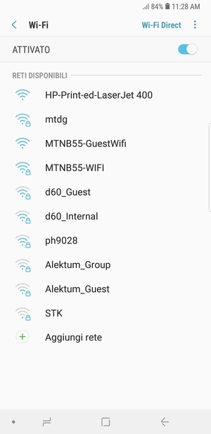 Seleziona la rete wireless a cui desideri connetterti