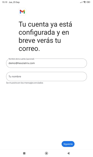 Déle a su cuenta un nombre y escriba su nombre. Seleccione Siguiente