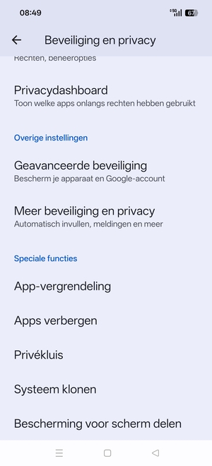 Scroll naar en selecteer Meer beveiliging en privacy