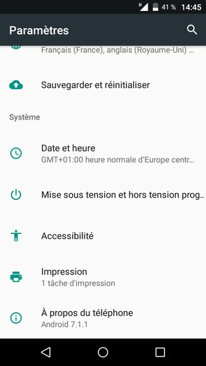 Faites défiler et sélectionnez À propos
du téléphone