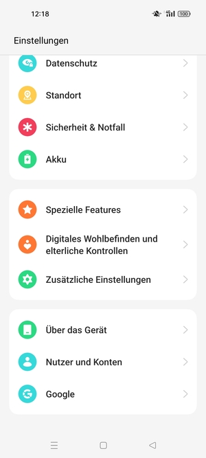 Scrollen Sie und wählen Sie Nutzer und Konten