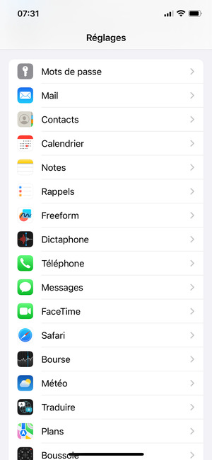 Retournez au menu Réglages, faites défiler et sélectionnez Mail