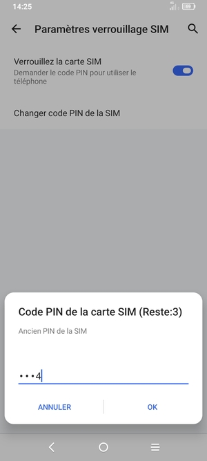 Saisissez votre Ancien code PIN de la SIM et sélectionnez OK