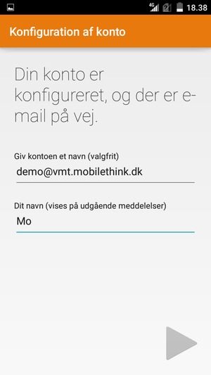 Giv din konto et navn og indtast dit navn. Vælg Næste