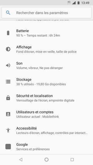 Faites défiler et sélectionnez Utilisateurs et comptes