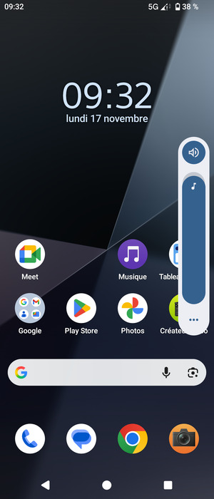 Maintenir appuyé pour baisser le volume au niveau requis