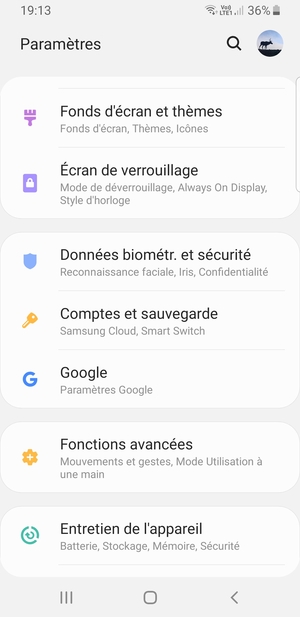Faites défiler et sélectionnez Comptes et sauvegarde