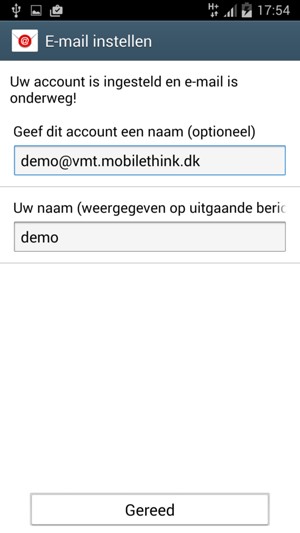 Geef uw account een naam en voer uw naam in. Selecteer Gereed