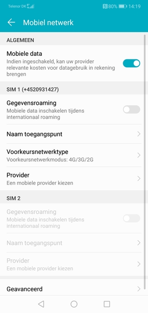 Scroll naar SIM 1 of SIM 2 en selecteer Naam toegangspunt