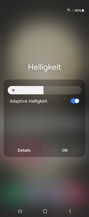 Schalten Sie Adaptive Helligkeit ein und wählen Sie OK