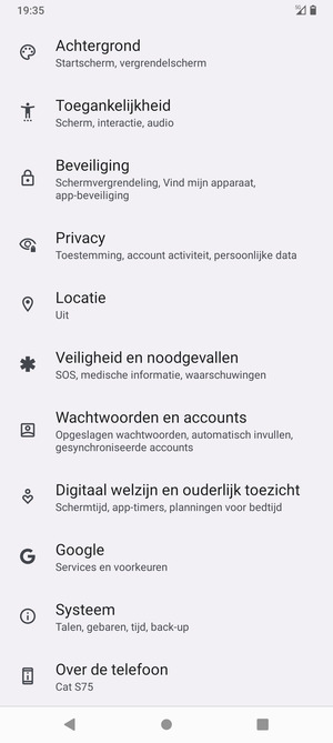 Scroll naar en selecteer Wachtwoorden en accounts