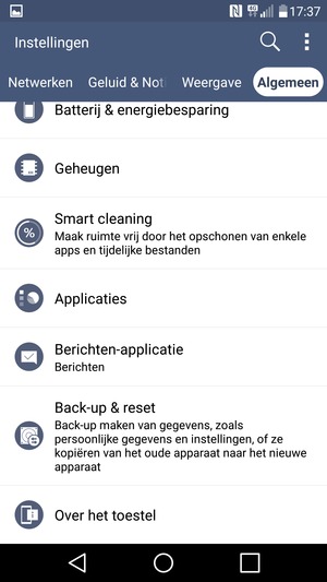 Scroll naar en selecteer Over het toestel