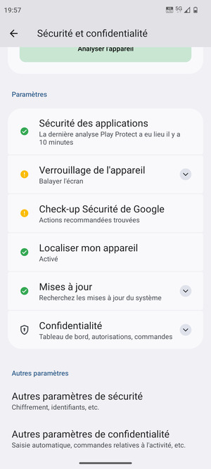 Pour modifier le code PIN de la carte SIM,  allez dans le menu Sécurité et confidentialité et faites défiler et sélectionnez Autres paramètres de sécurité