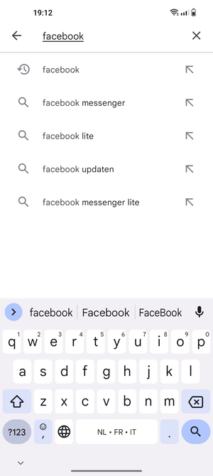 Voer de app-naam in en selecteer Zoeken