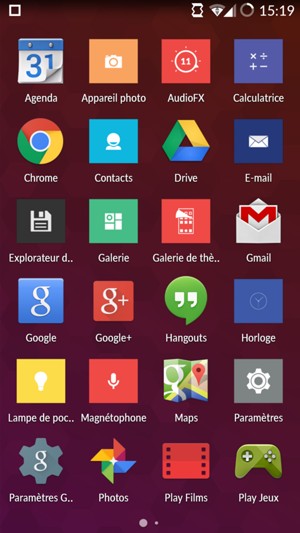 Pour copier vos contacts de la carte SIM, aller au menu Applications et sélectionnez Contacts