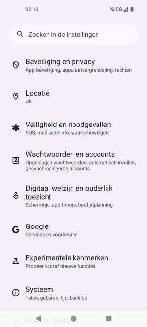 Scroll naar en selecteer Beveiliging en privacy