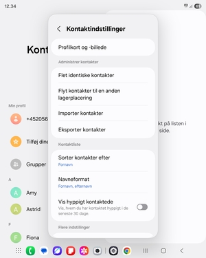 Vælg Importer kontakter