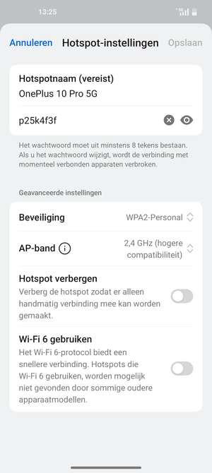 Voer een wachtwoord van een WiFi-hotspot in van ten minste 8 tekens en selecteer Opslaan
