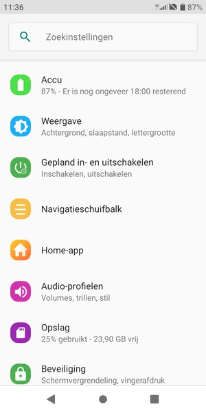 Keer terug naar het Instellingen menu en scroll naar en selecteer Accu
