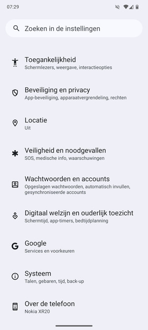 Scroll naar en selecteer Wachtwoorden en accounts