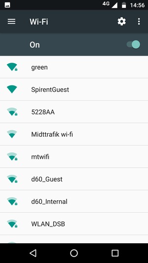 Seleziona la rete wireless a cui desideri connetterti