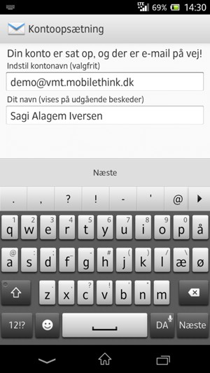 Giv din konto et navn og indtast dit navn. Vælg Næste