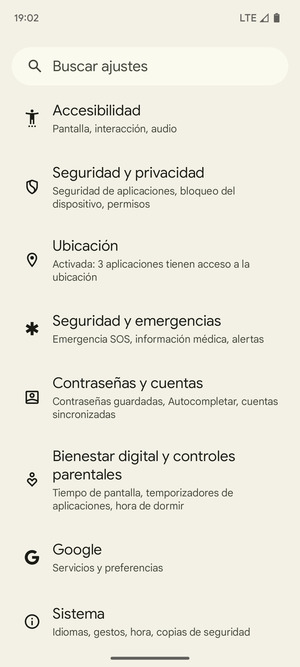 Desplácese y seleccione Contraseñas y cuentas