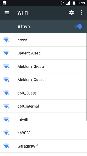 Seleziona la rete wireless a cui desideri connetterti