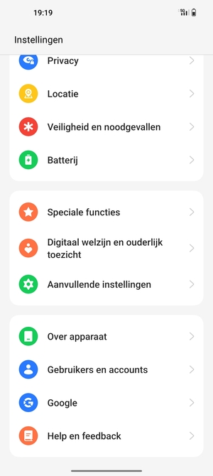 Scroll naar en selecteer Gebruikers en accounts