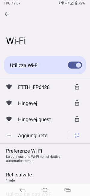 Seleziona la rete wireless a cui desideri connetterti