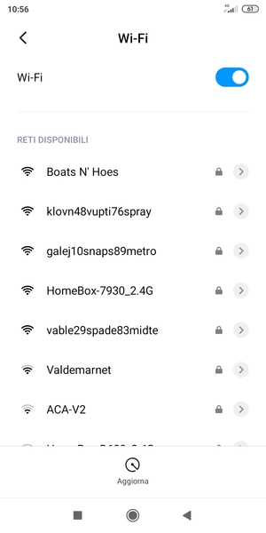 Seleziona la rete wireless a cui desideri connetterti