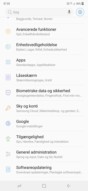 Scroll til og vælg Sky og konti
