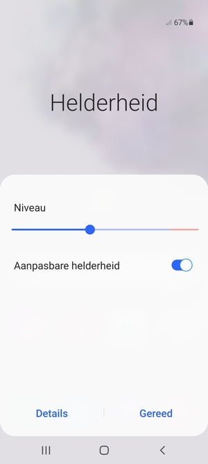 Schakel Aanpasbare helderheid in en selecteer Gereed