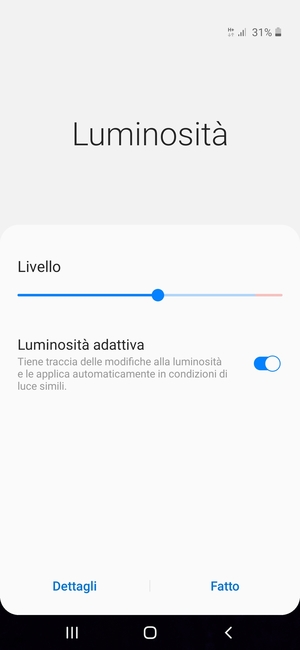 Attiva Luminosità adattiva e seleziona Fatto