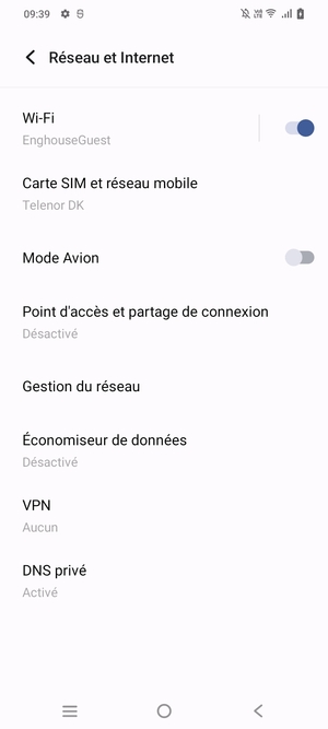 Sélectionnez Carte SIM et réseau mobile