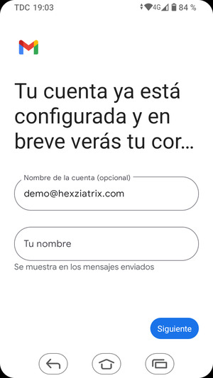 Déle a su cuenta un nombre y escriba su nombre. Seleccione Siguiente
