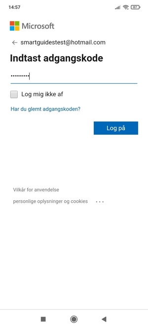 Indtast din Hotmail adgangskode og vælg Log på
