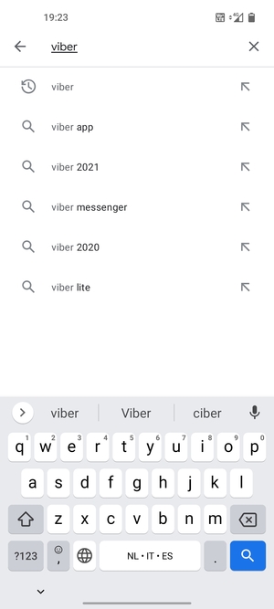 Voer de app-naam in en selecteer Zoeken