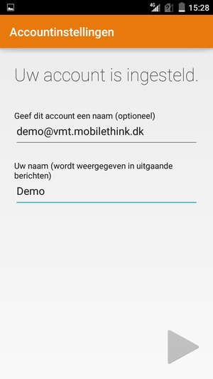 Geef uw account een naam en voer uw naam in. Selecteer Volgende