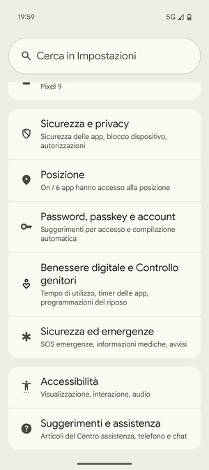 Torna al menu Impostazioni e seleziona Password, passkey e account