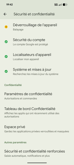Faites défiler et sélectionnez Sécurité et confidentialité renforcées