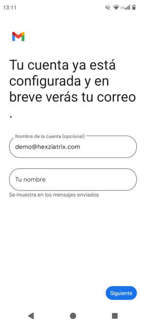 Déle a su cuenta un nombre y escriba su nombre. Seleccione Siguiente