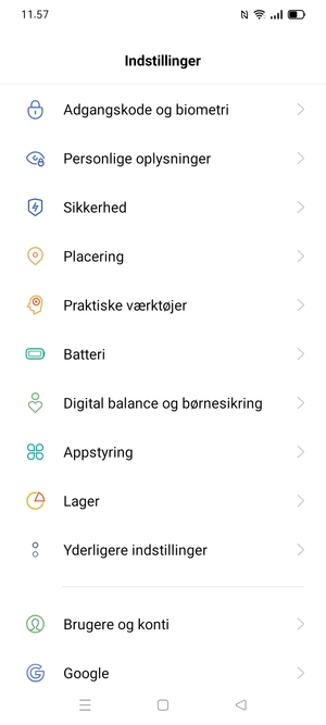 Scroll til og vælg Brugere og konti